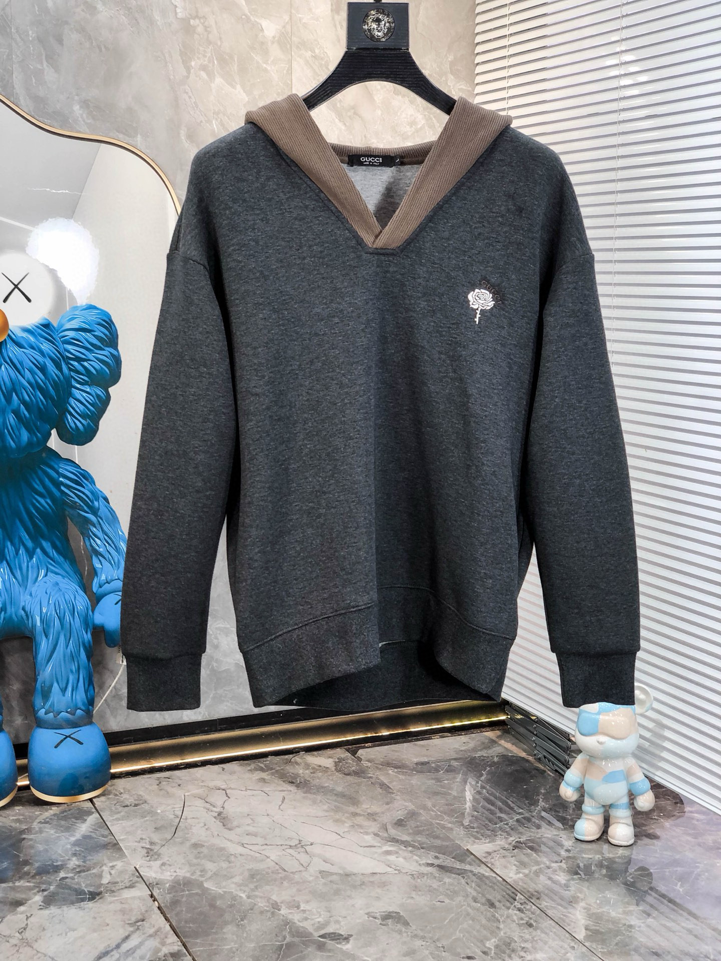 구찌 남자 맨투맨