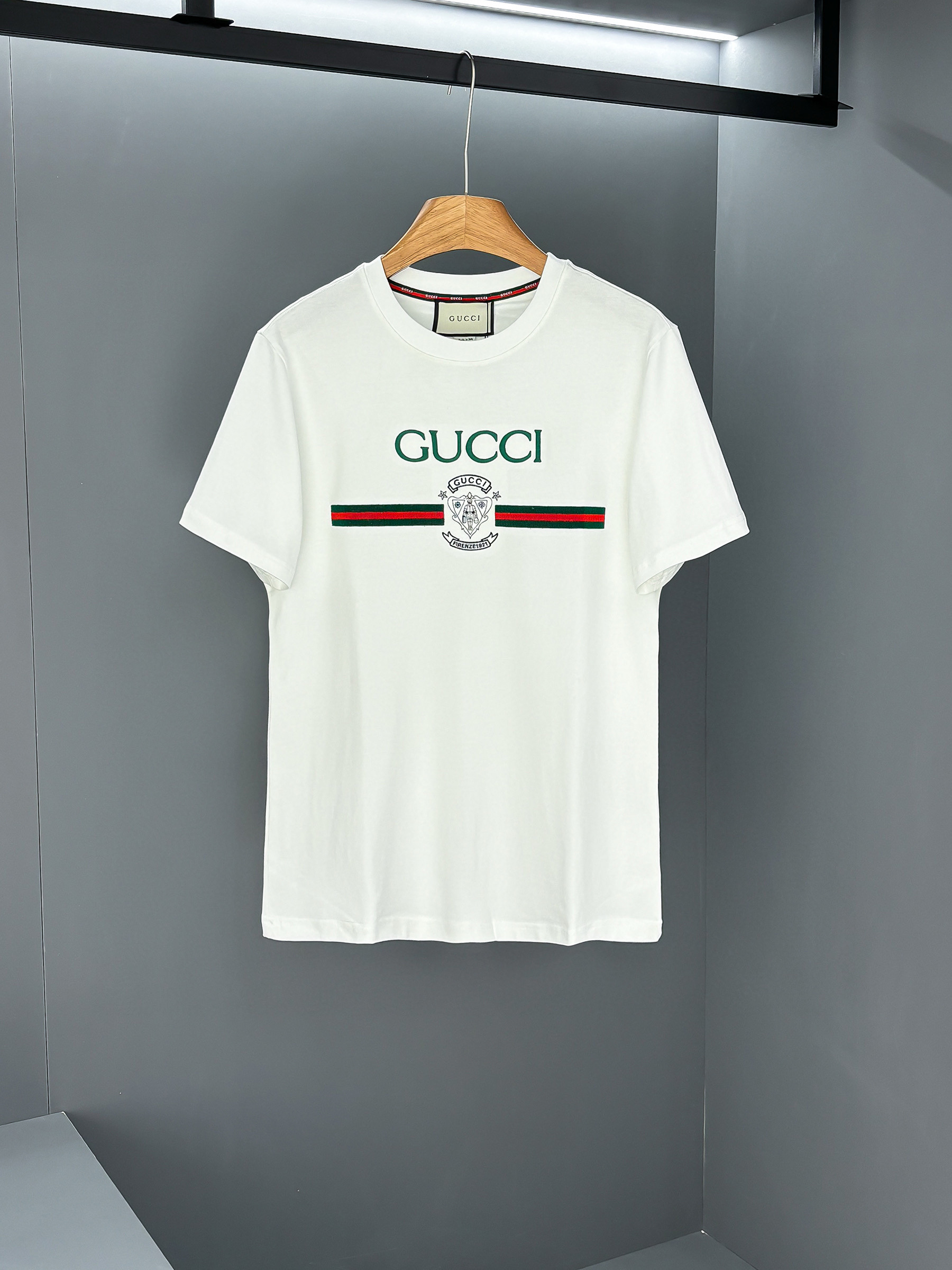 구찌 남자 반팔티