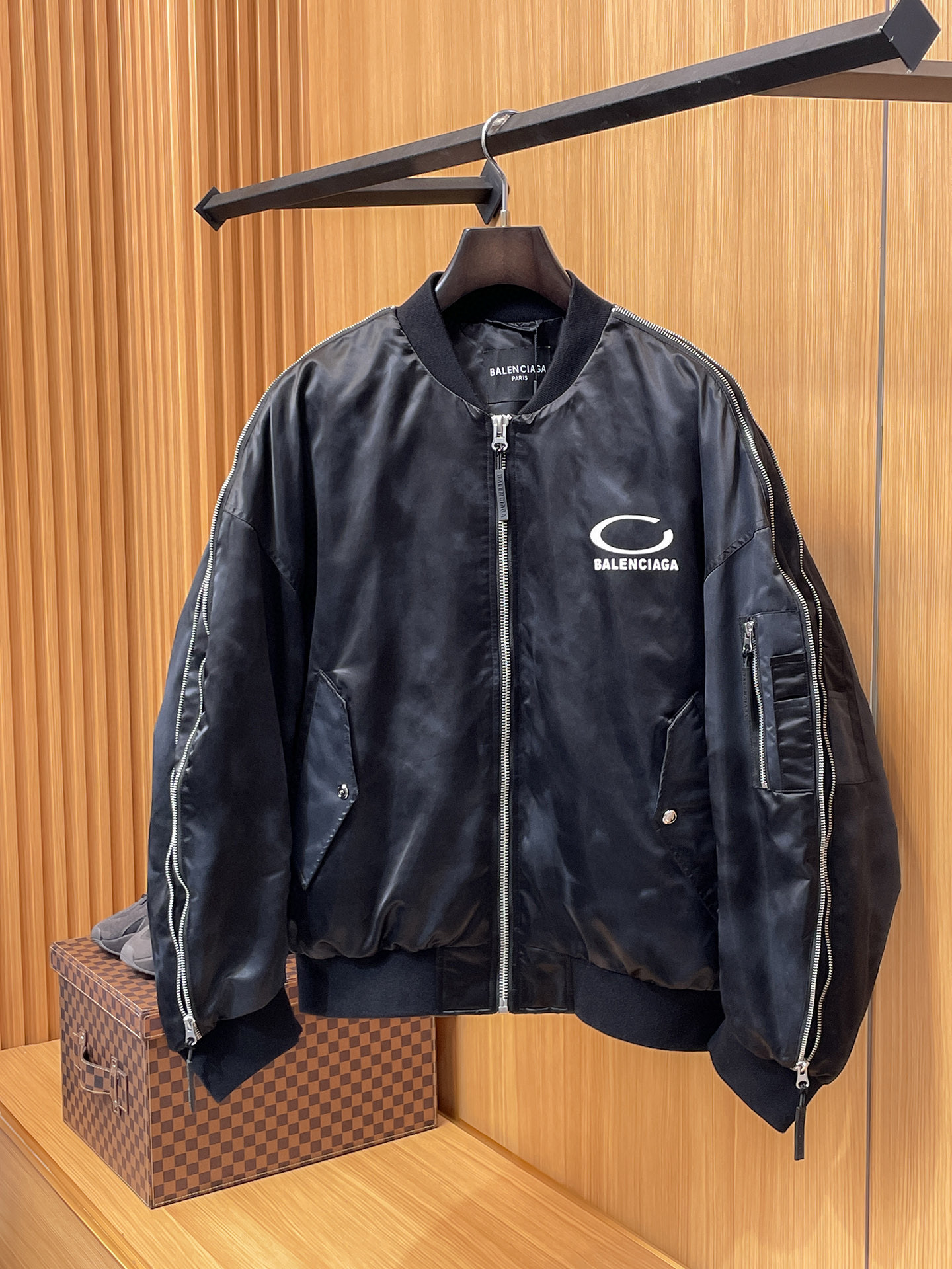 발렌시아가 남자 패딩