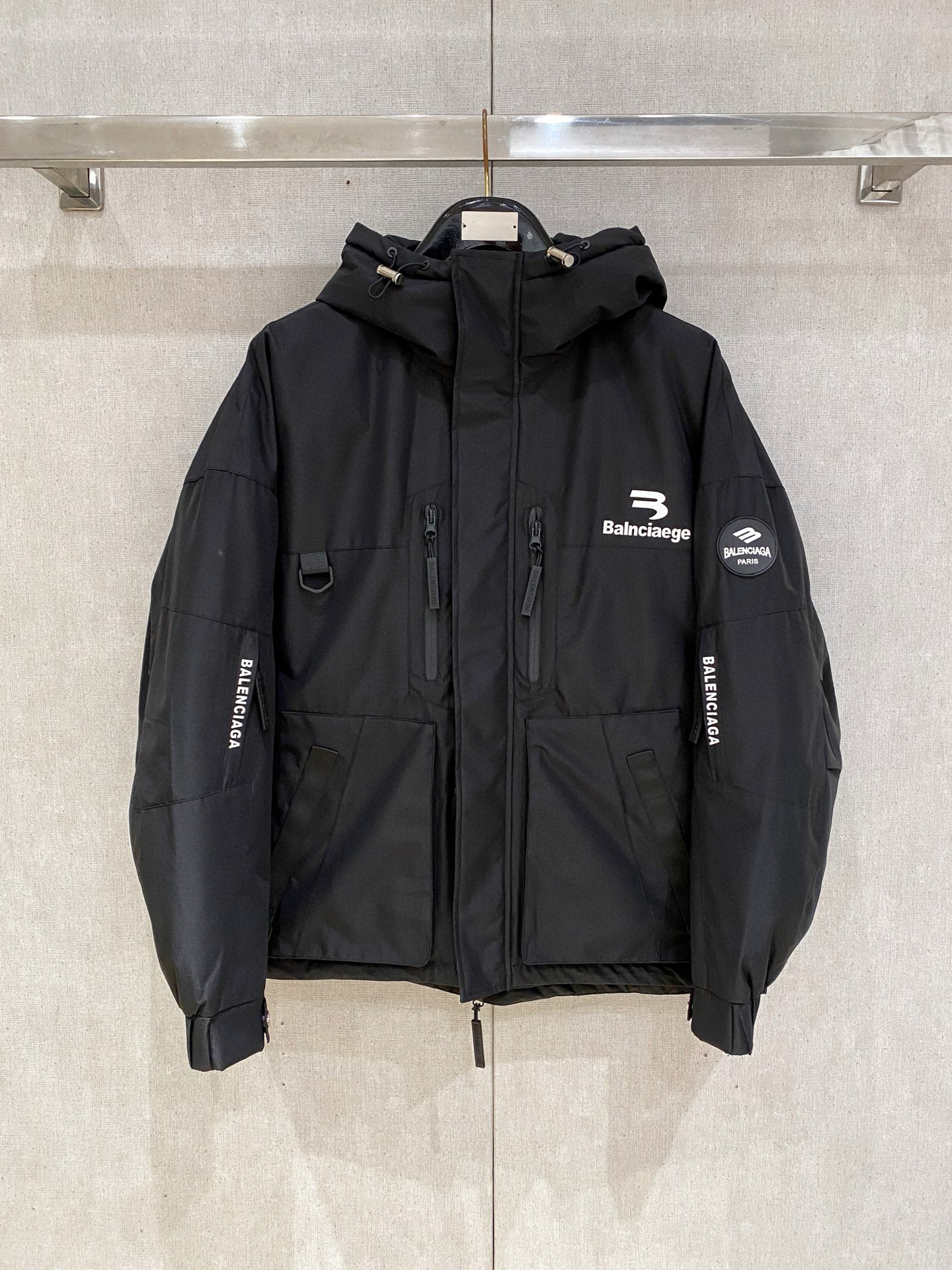 발렌시아가 남자 패딩