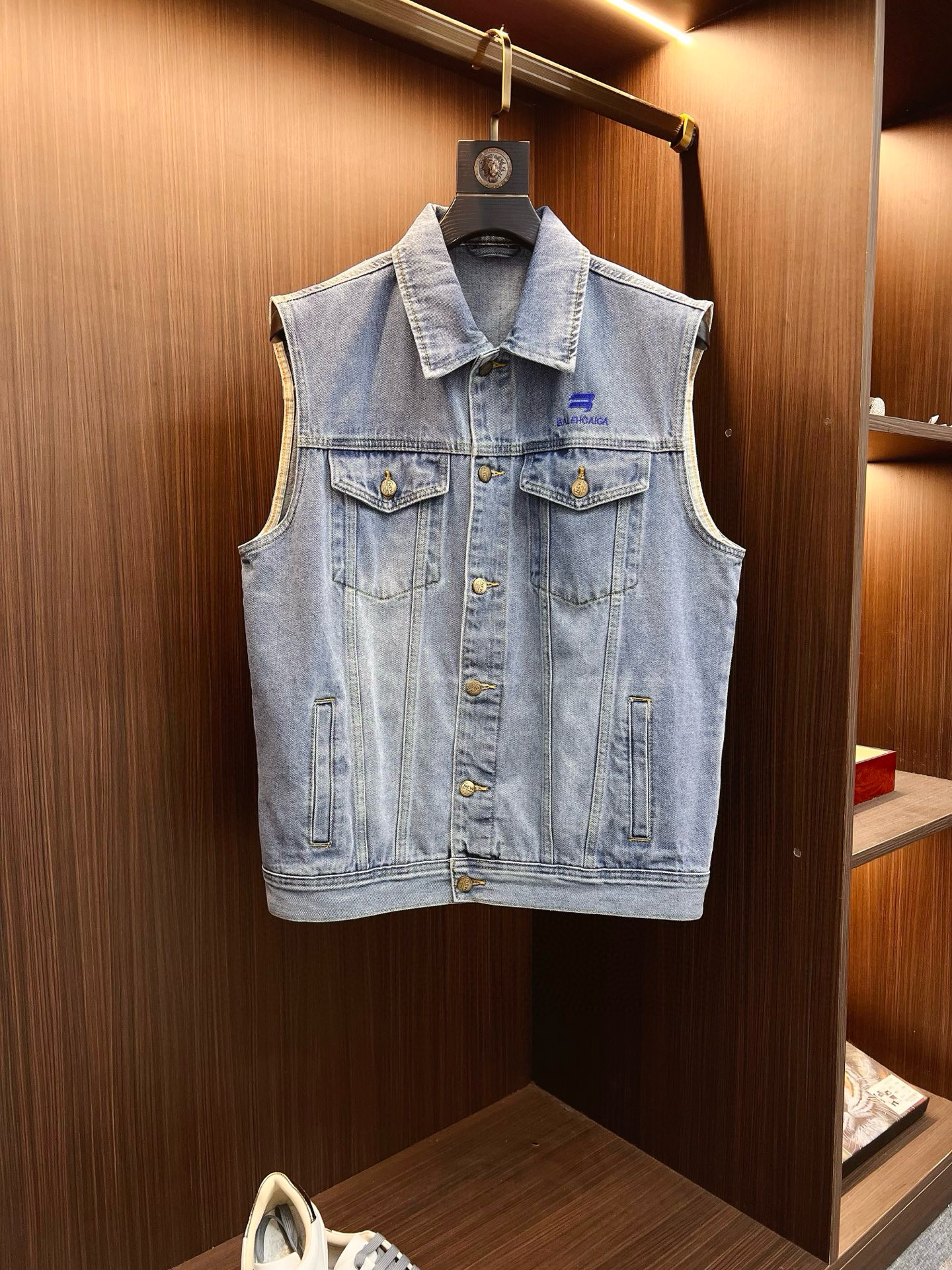 발렌시아가 남자 조끼