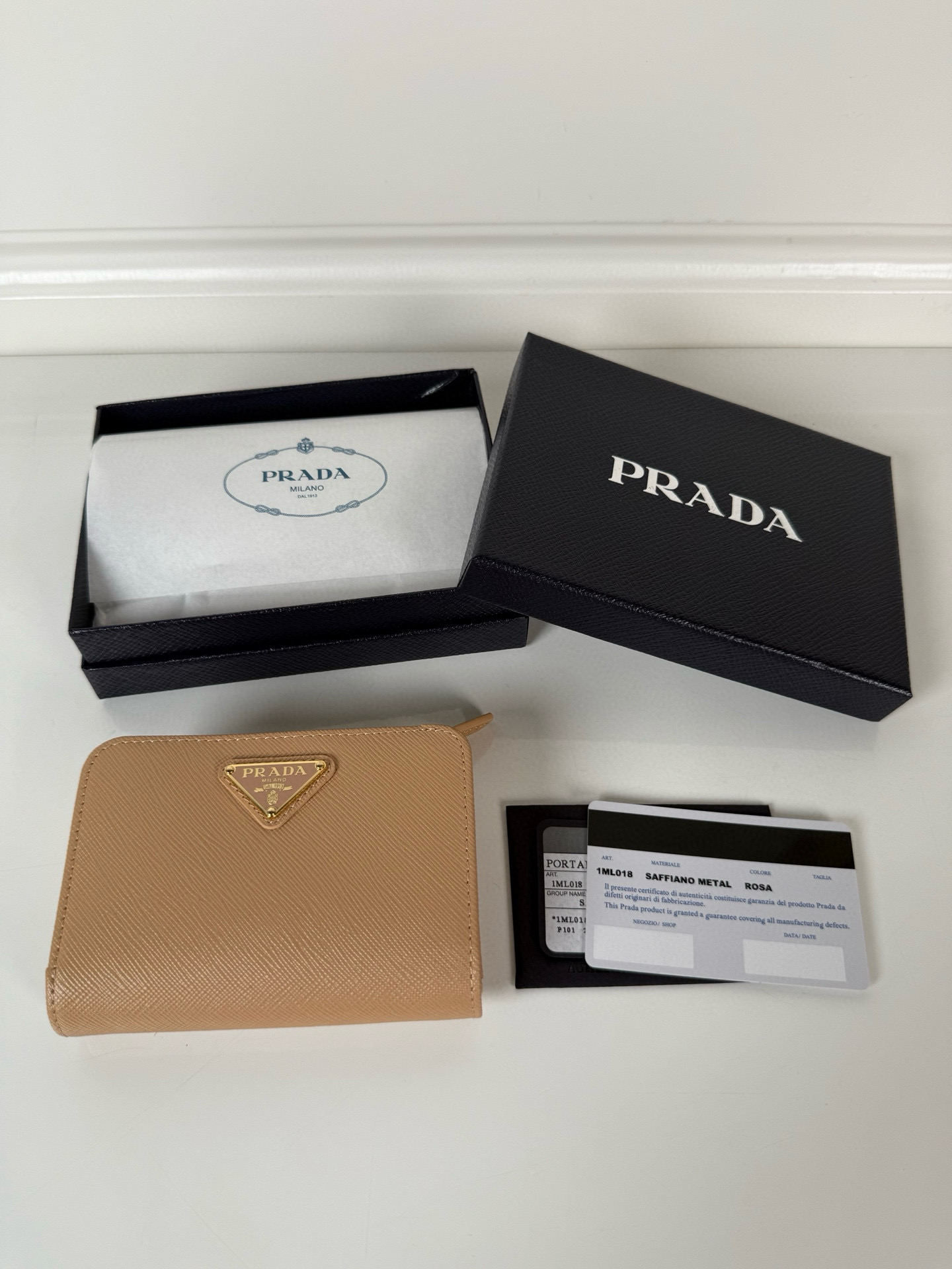 프라다 1ML018 여자 반지갑