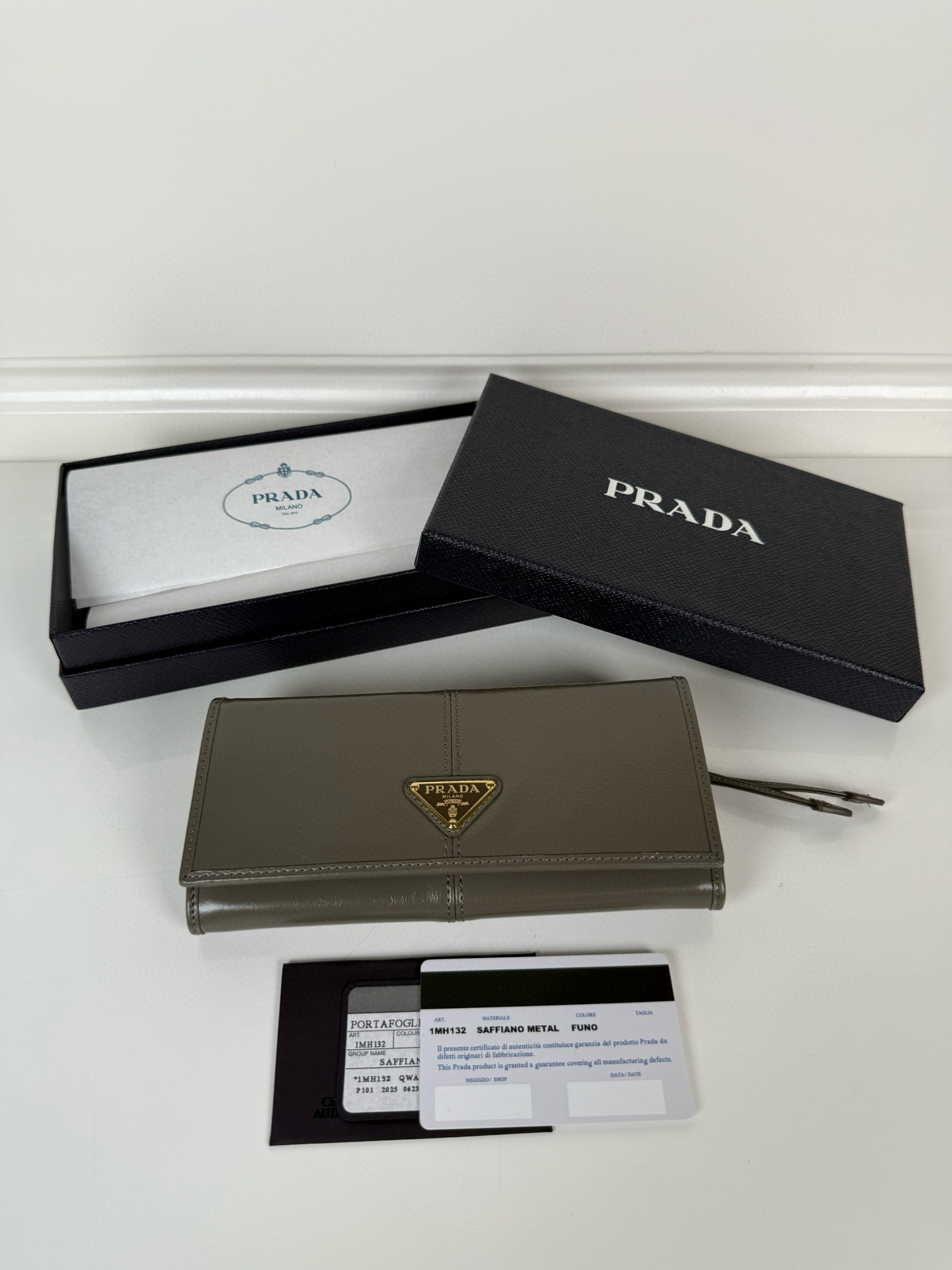 프라다 1MH132 여자 장지갑