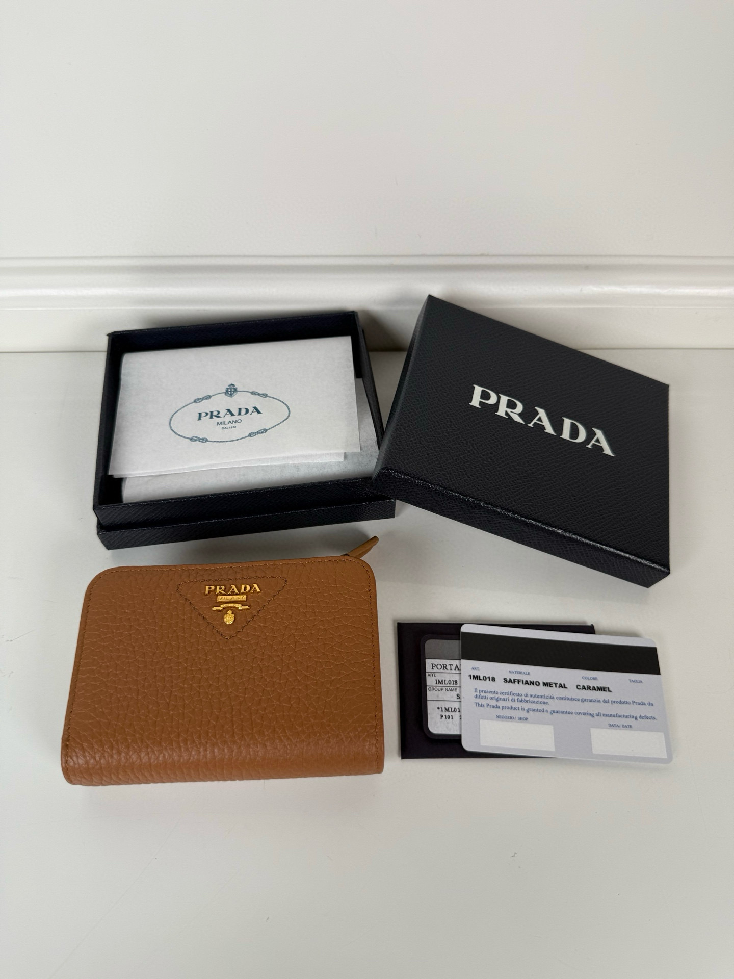 프라다 1ML018 여자 반지갑