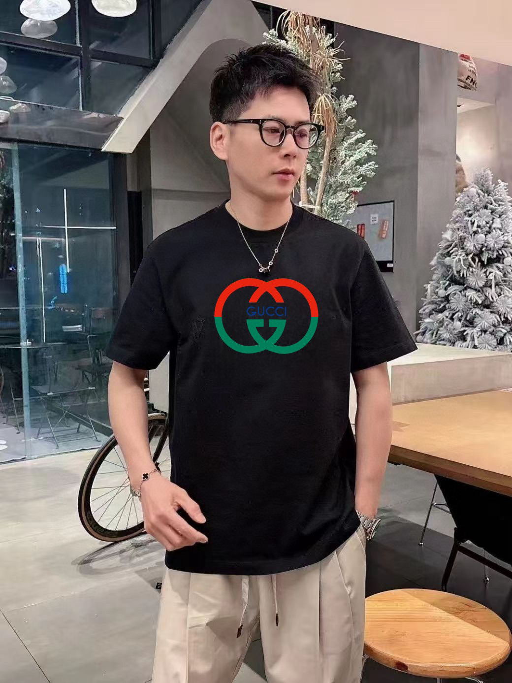 구찌 남자 반팔티