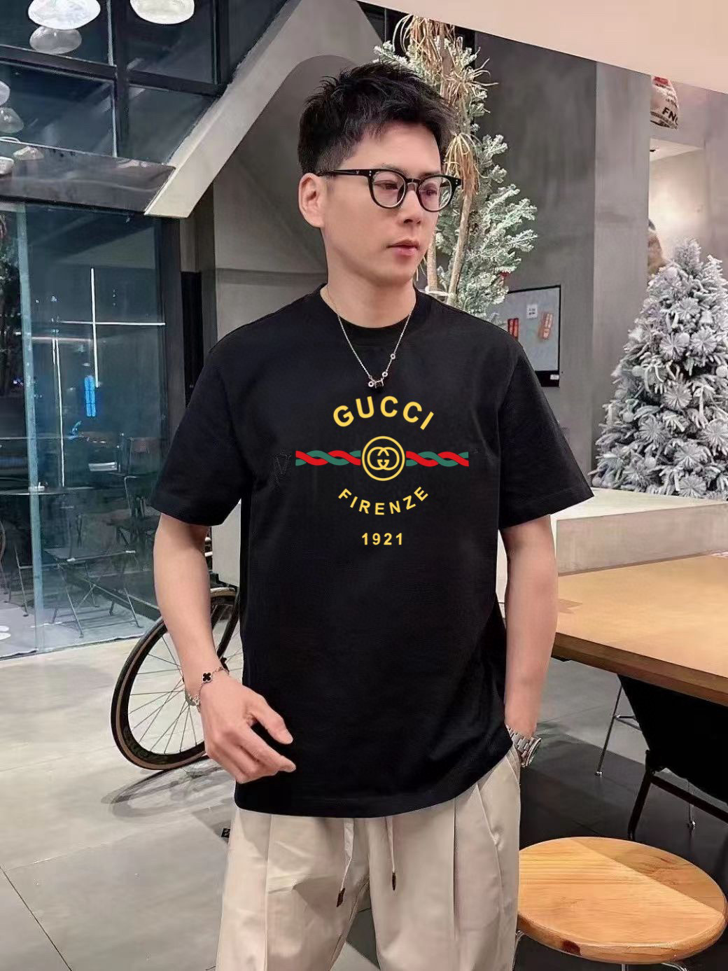 구찌 남자 반팔티