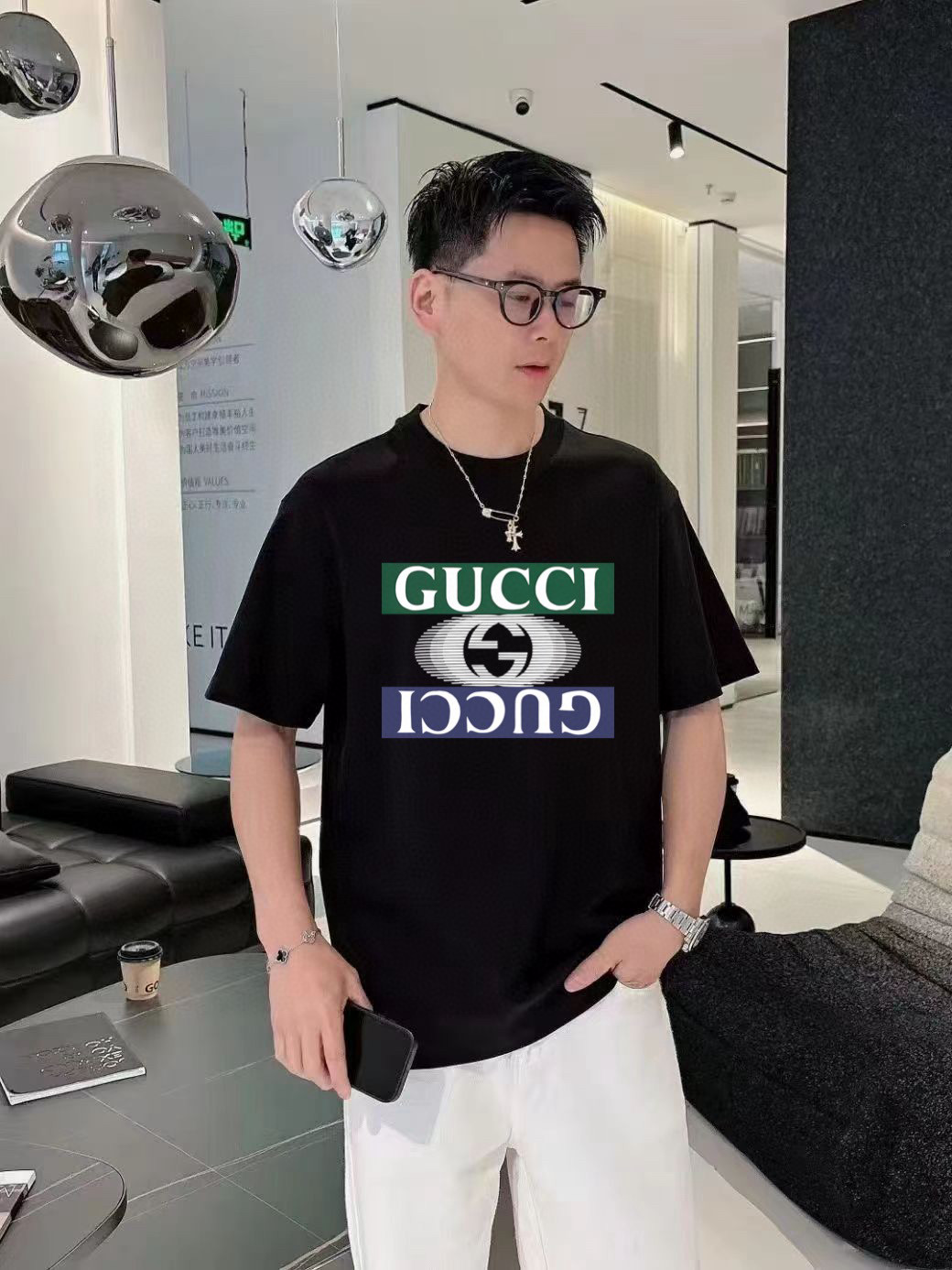 구찌 남자 반팔티