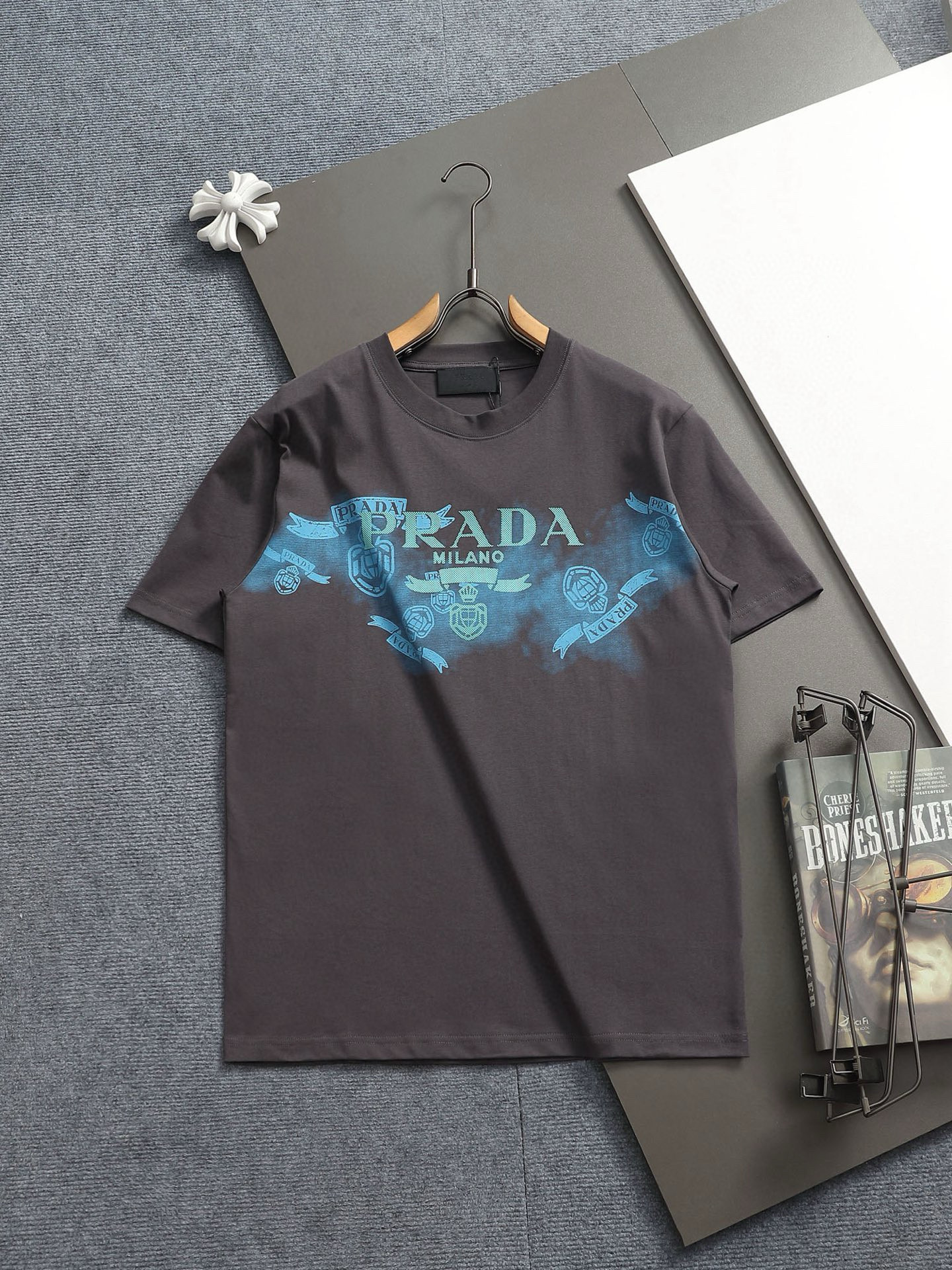 프라다 남자 반팔티