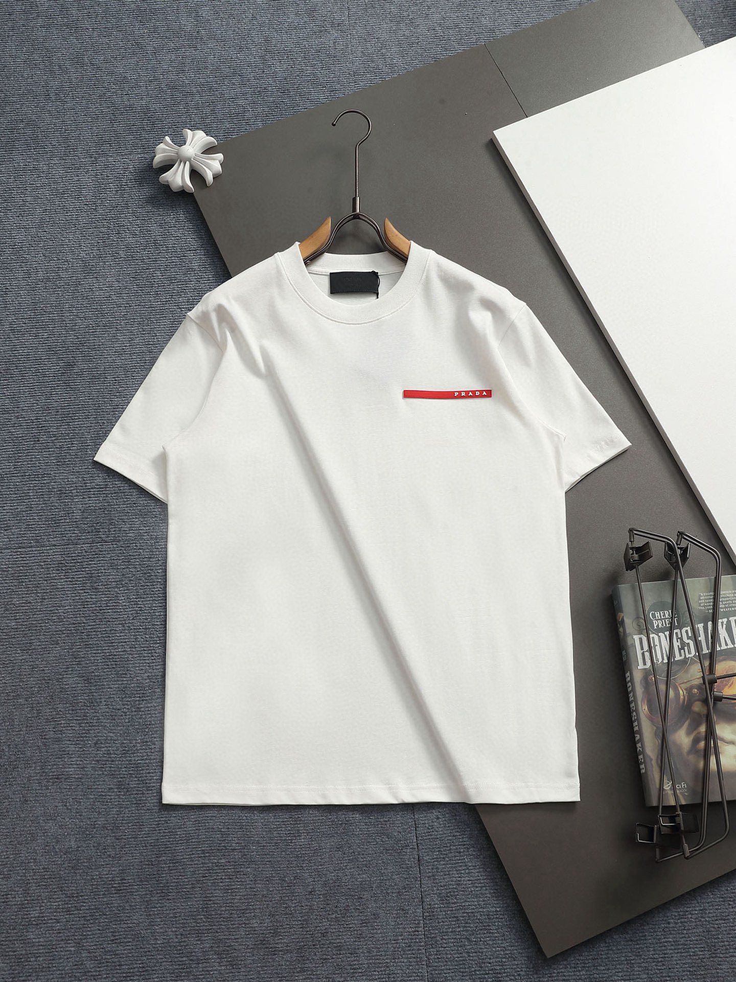 프라다 남자 반팔티