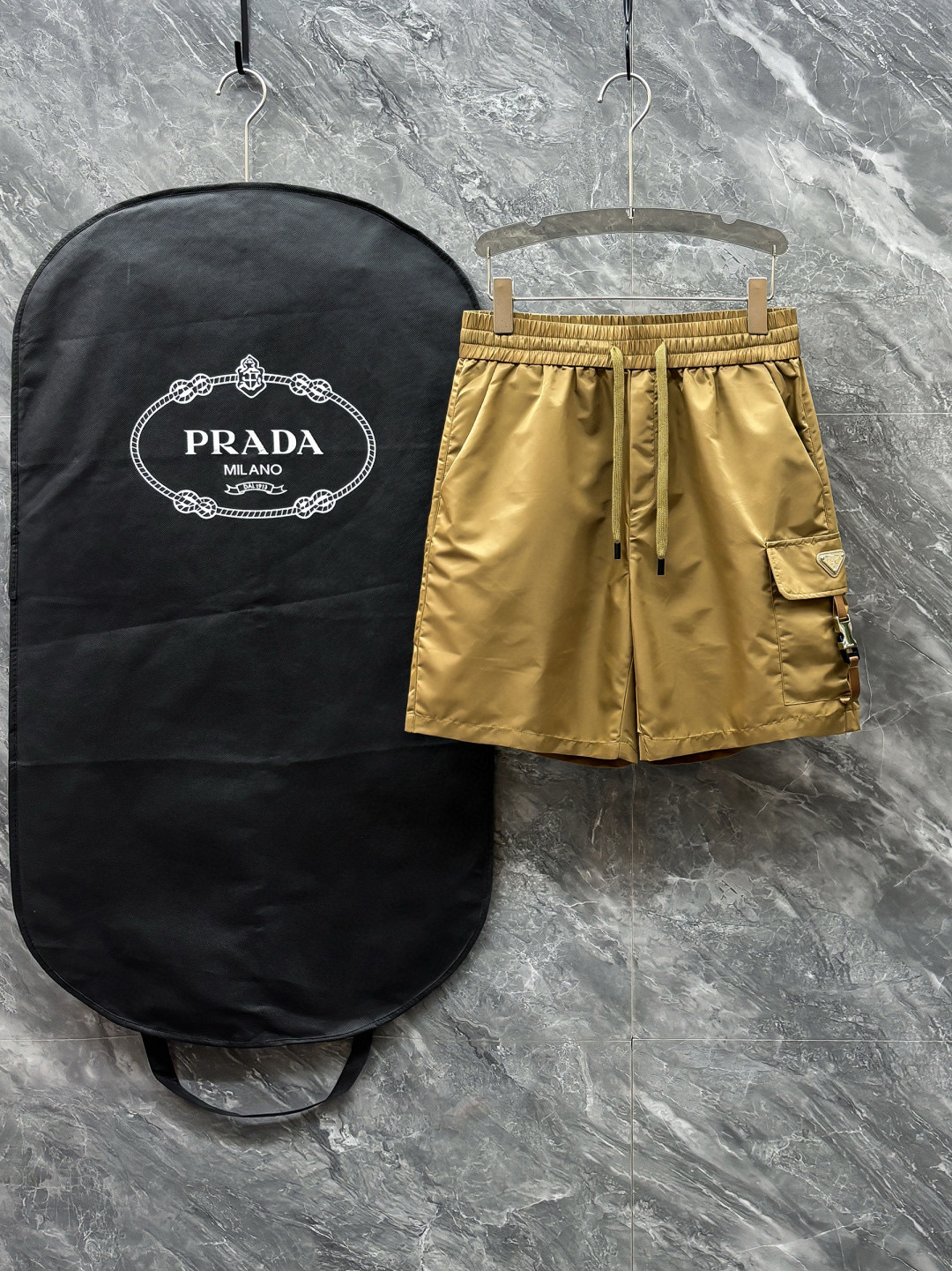 프라다 남자 반바지