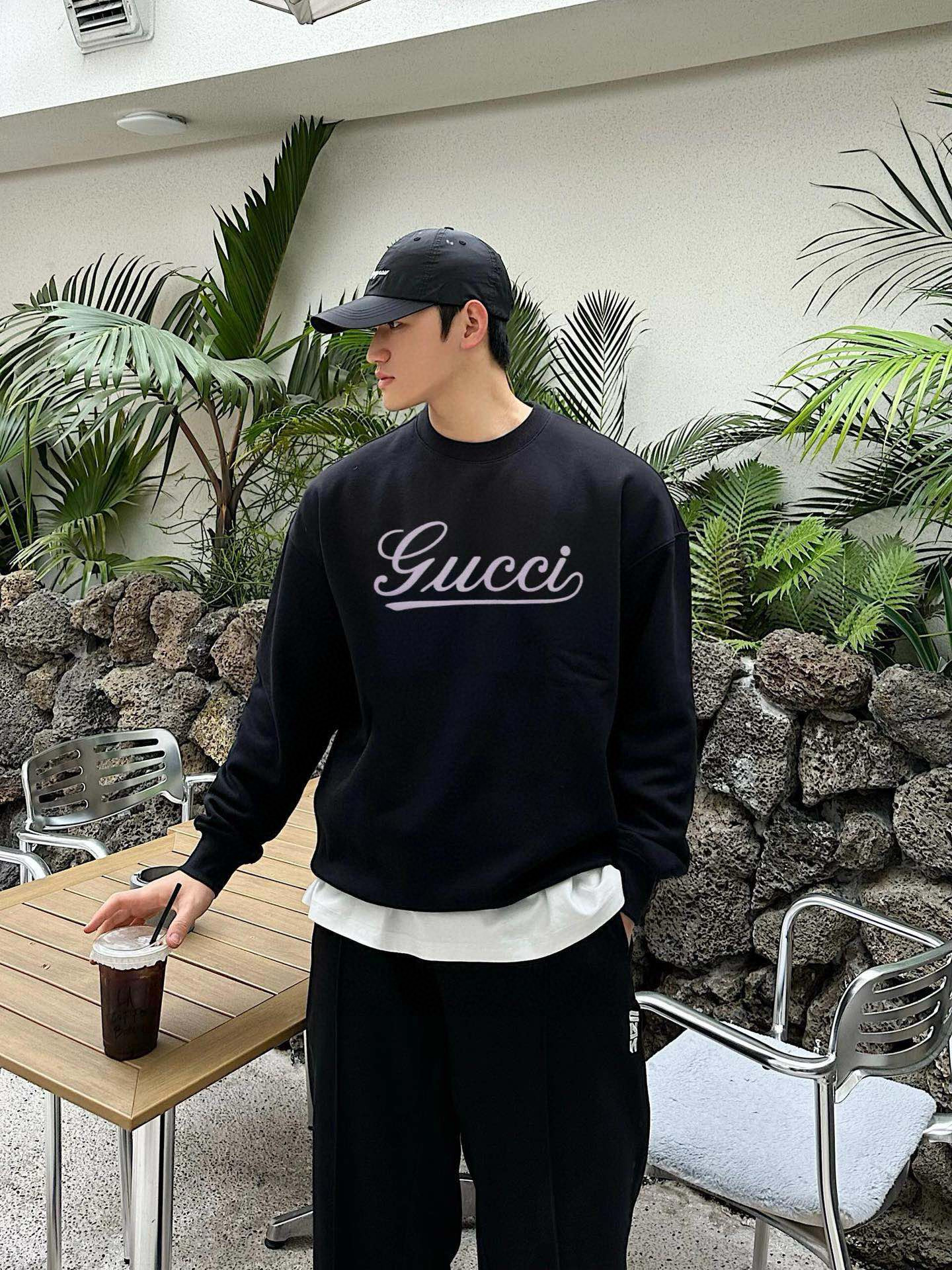 구찌 남자 맨투맨