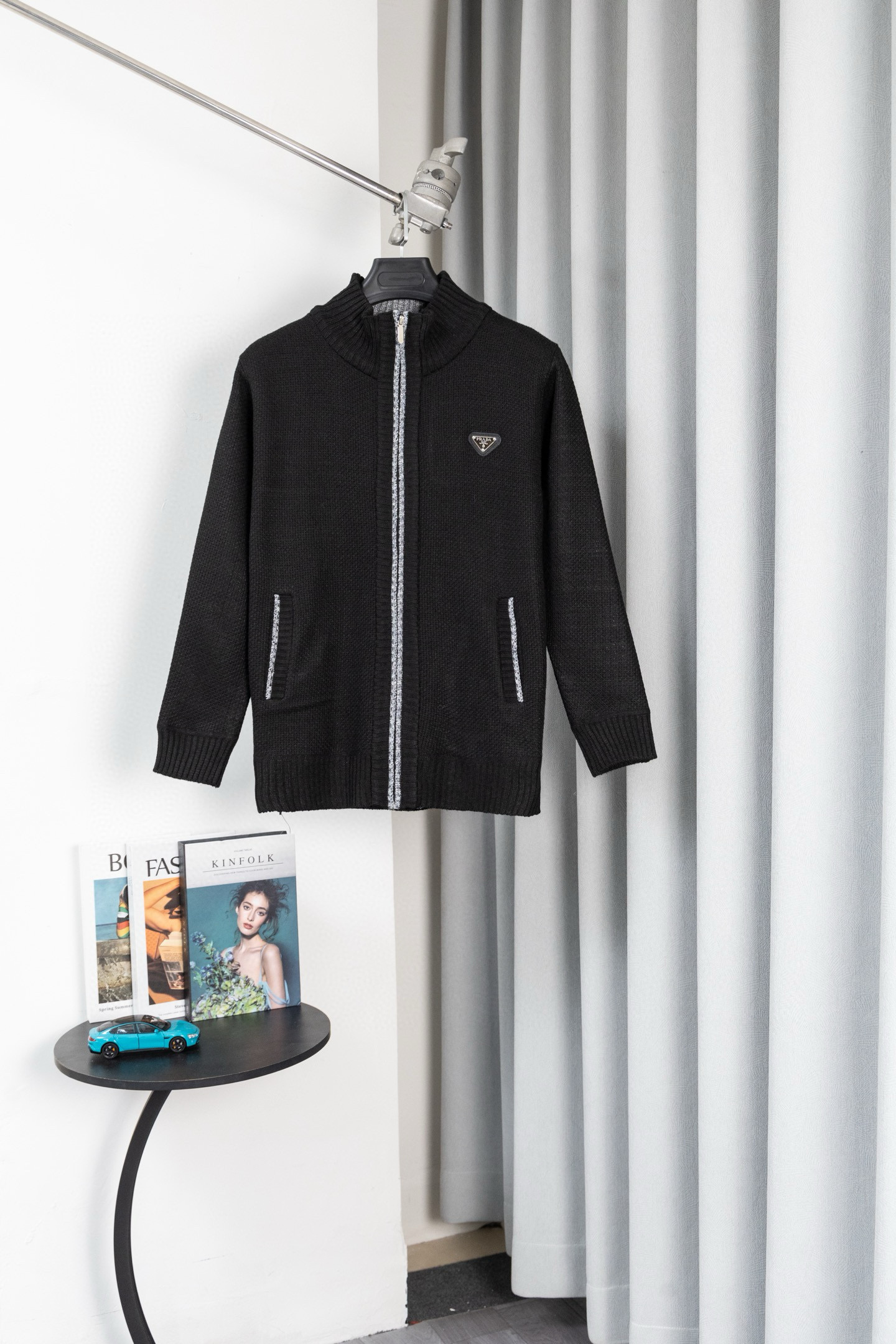 프라다 남자 가디건